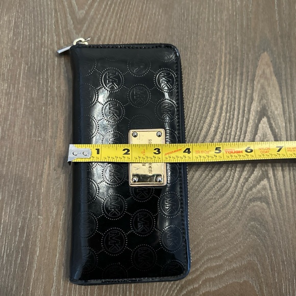 Michael‎ Kors Logo Wallet Zip Around Black Patent Leather MK - Picture 9 of 9